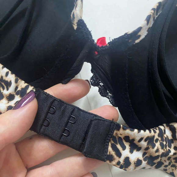 Victoria’s Secret - Very Sexy Satin Push Up Bra - Picture 6 of 6